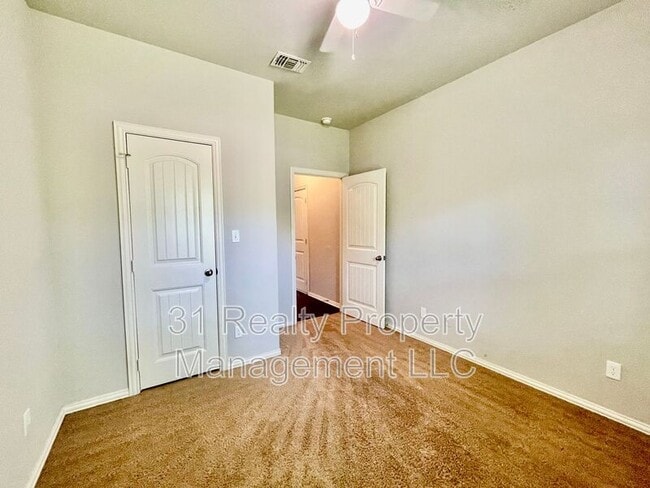 Building Photo - 3115 N Hickory St