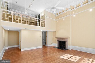 Building Photo - 1018 Spruce St