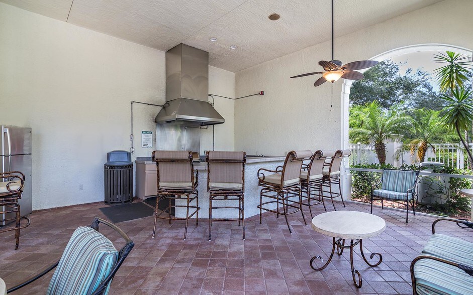 Building Photo - 9210 Myrtlewood Cir W