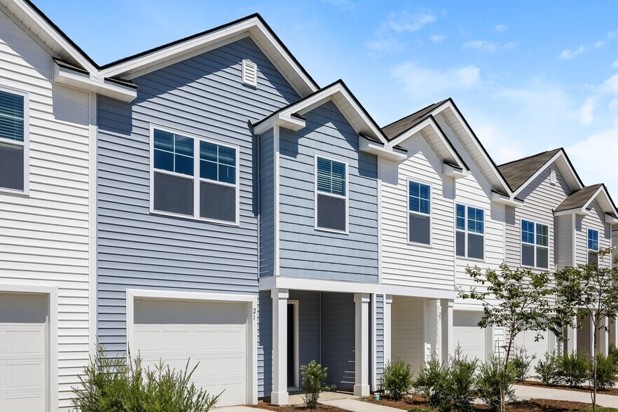 Building Photo - 21 Striker Rd