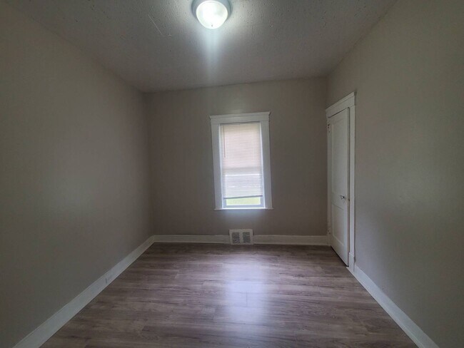 Building Photo - 3586 W 69th St