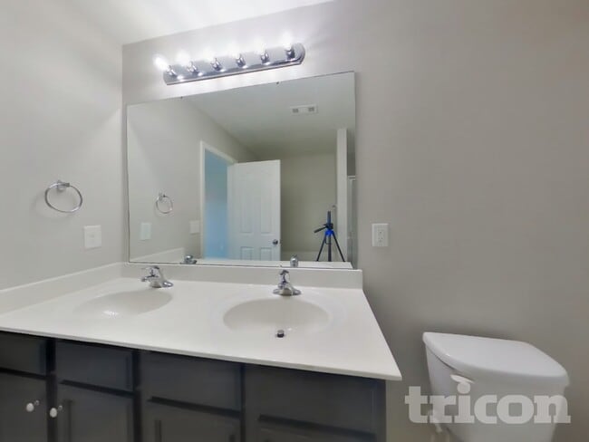 Building Photo - 131 Quail Springs Rd