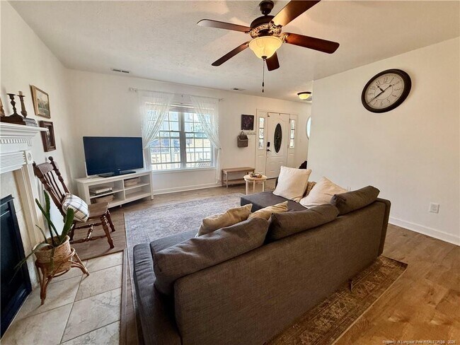 Building Photo - 234 Pender Rd