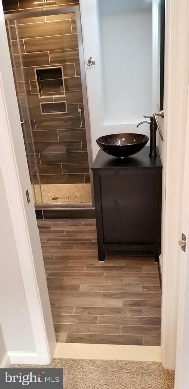 Building Photo - 8233 Lyndhurst St