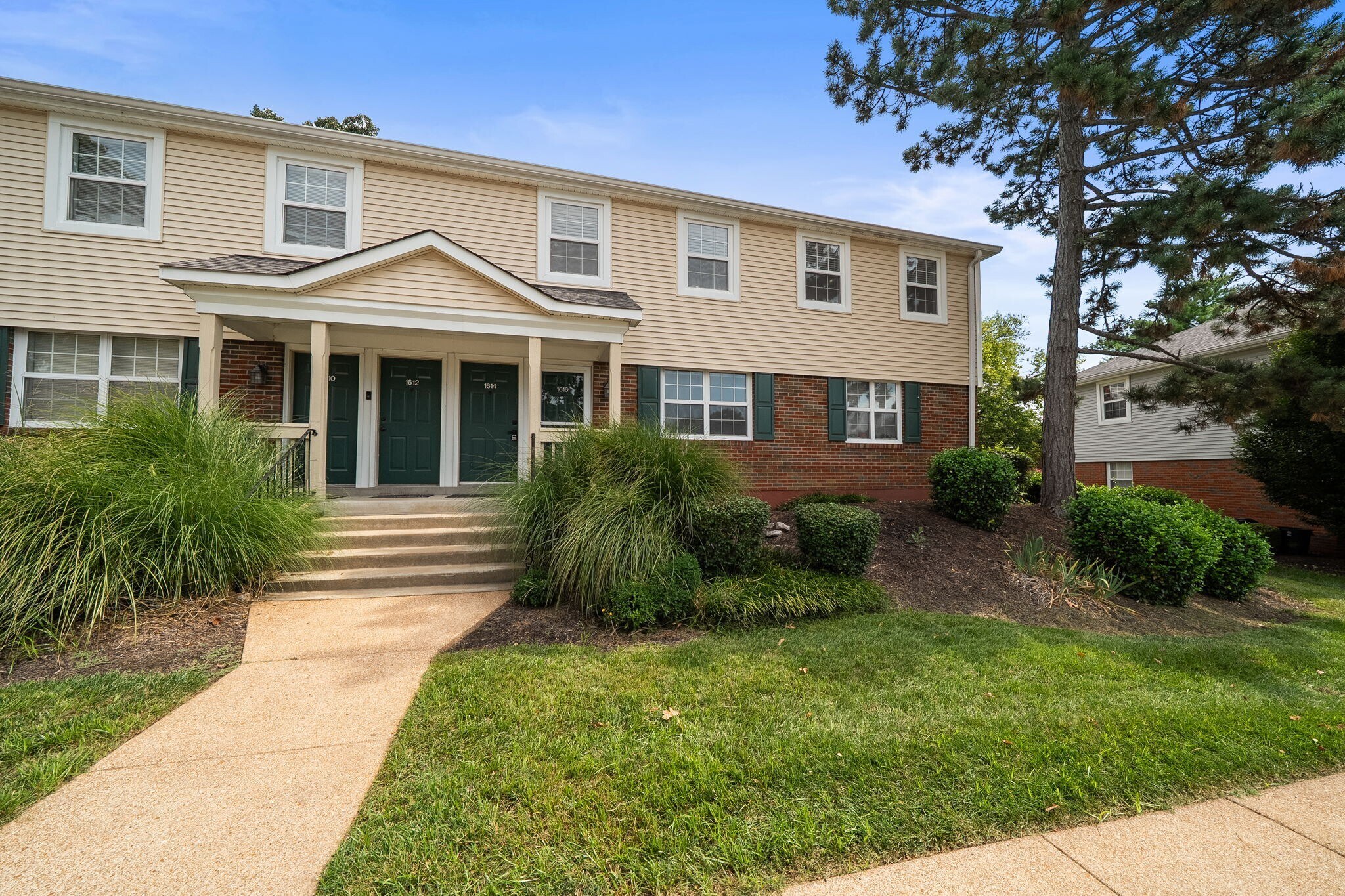 Building Photo - 1614 Thrush Ter