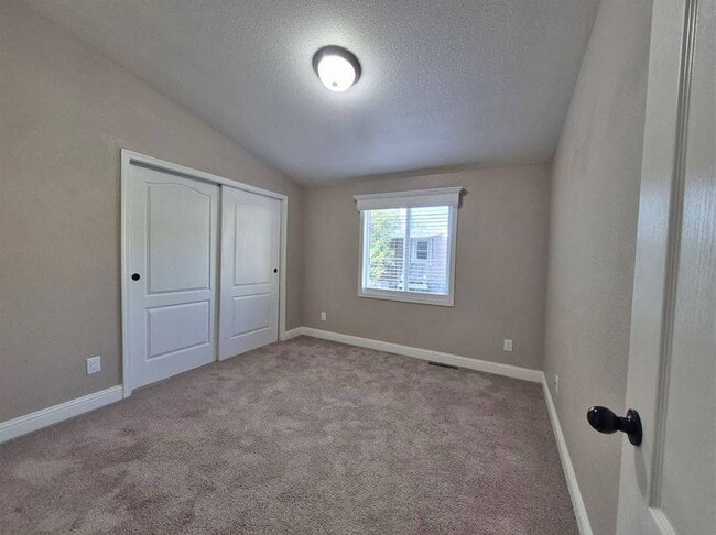 Building Photo - 4554 Chippewa Ln