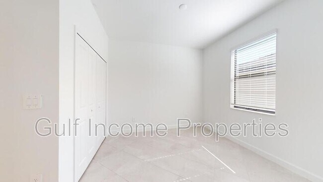 Building Photo - 15122 Misty Water Xing