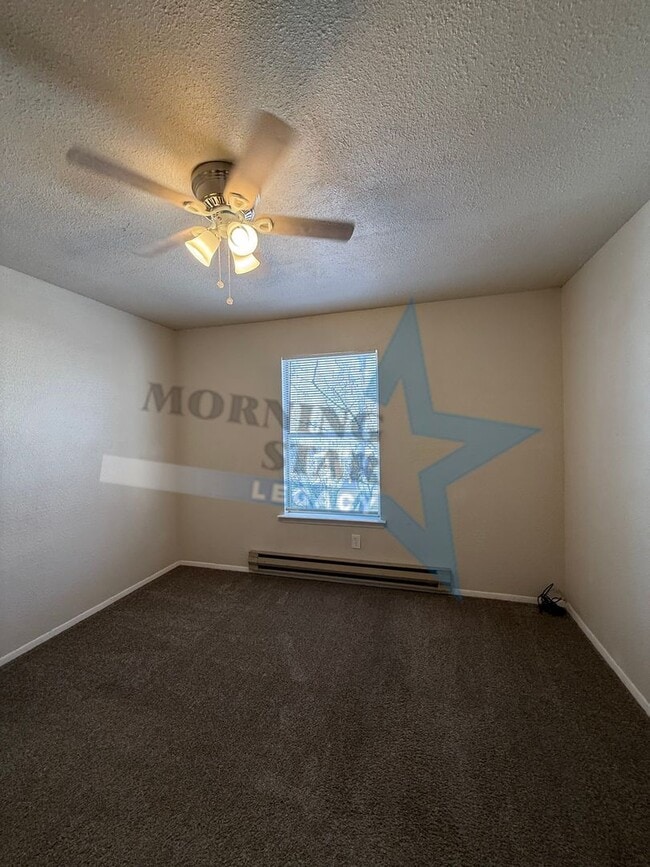 Building Photo - 3 Bed Condo W/ yard!