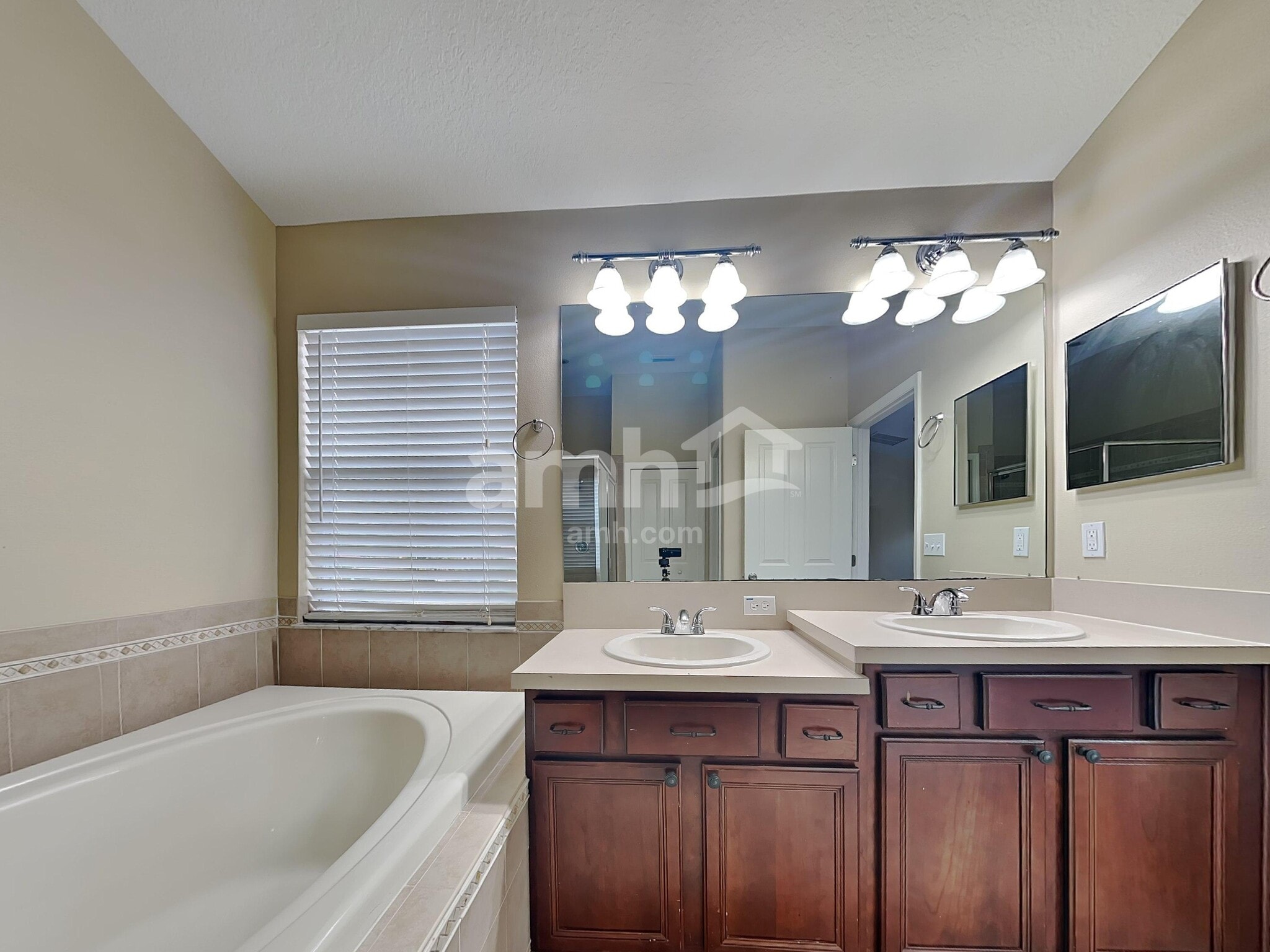 Building Photo - 31437 Heatherstone Dr