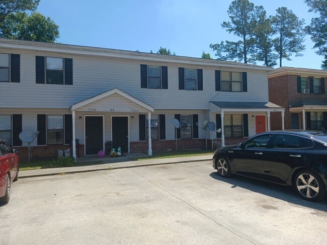 Primary Photo - 3 Bed Townhome in N Chas!