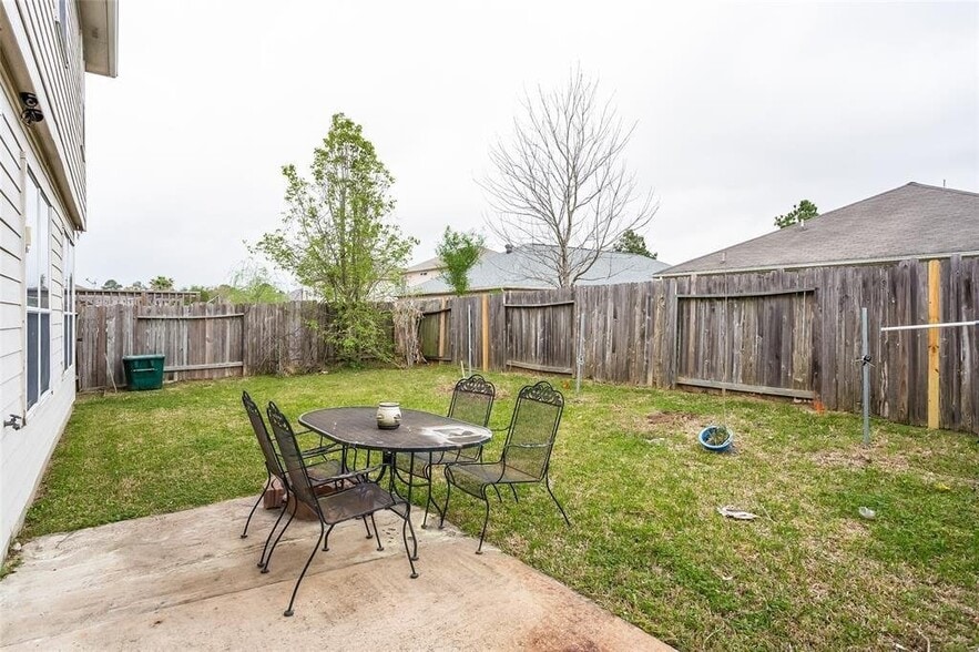 Building Photo - 21910 Willow Downs Dr