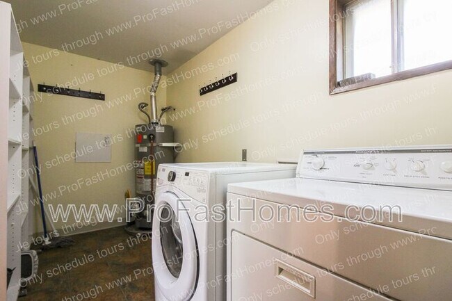 Building Photo - 14210 SW Rochester Dr