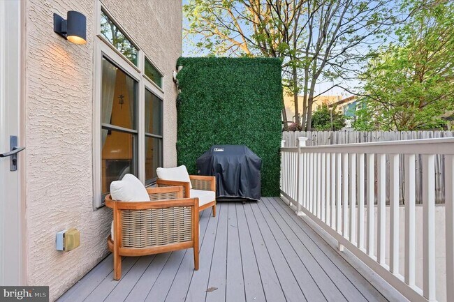 Building Photo - 159 Green Ln