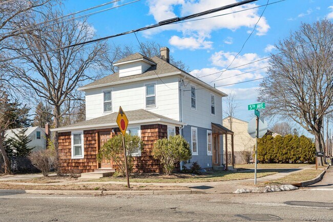 Building Photo - 500 5th Ave