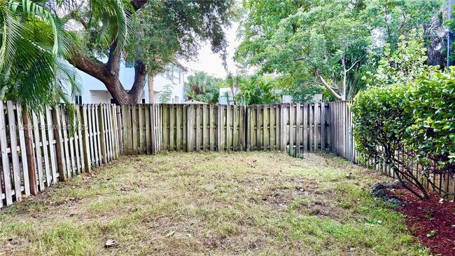 Building Photo - 210 SW 9th St