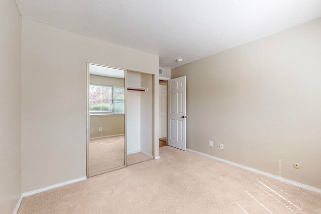 Building Photo - NE well located  Two Bedroom Condo.