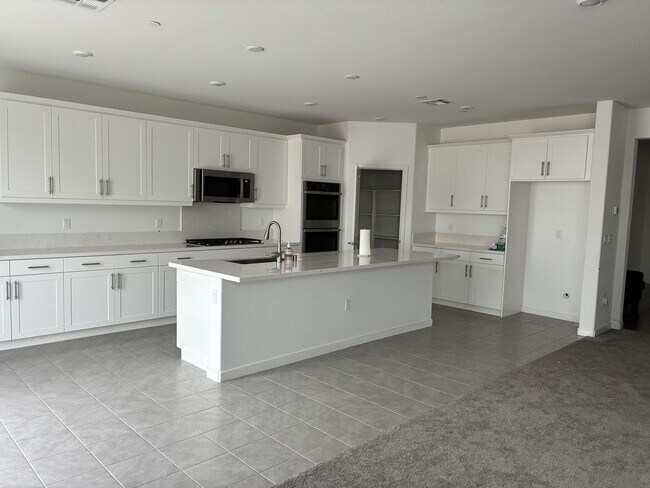 Building Photo - Spacious 4-Bedroom Single-Story Home with Large Backyard