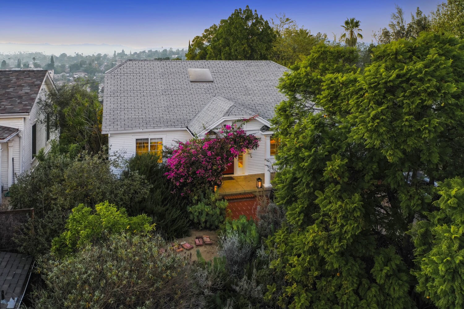 Building Photo - 1563 Lucretia Ave