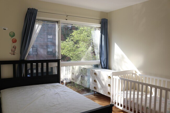 Building Photo - 636 5th St