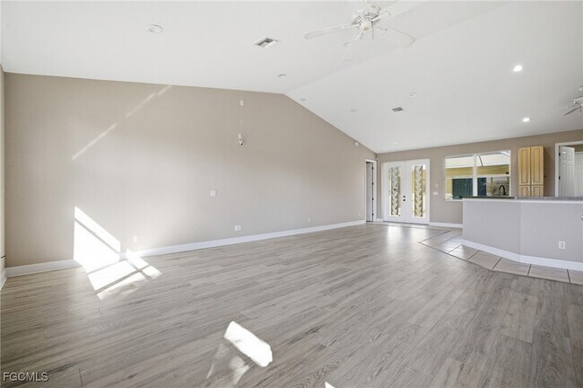 Building Photo - 1012 SE 5th Terrace