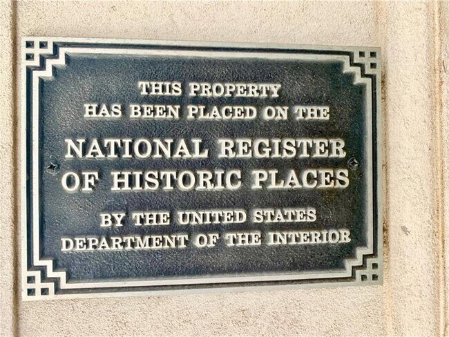 Building Photo - 90 Fairlie St NW