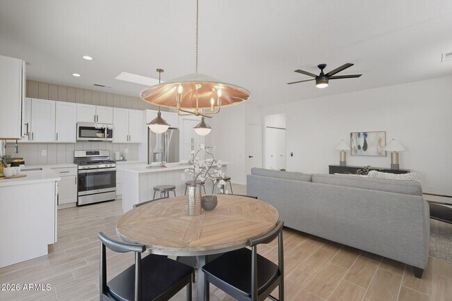 Building Photo - 22408 N Las Vegas Dr