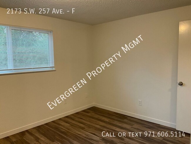 Building Photo - Beautiful 2 BR x 1.5 BA Apartment | Conven...