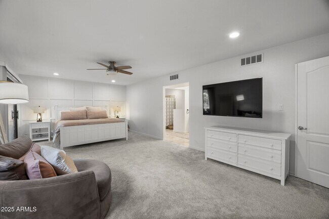 Building Photo - 8649 N Willowrain Ct