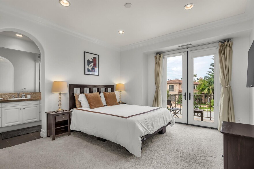 Building Photo - 8001 Ocean Bluff Dr