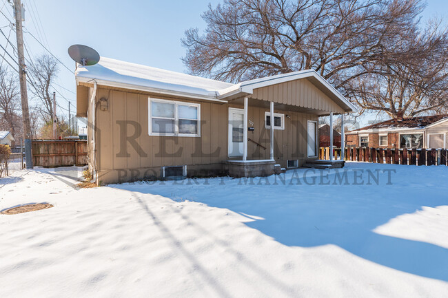 Building Photo - 317 W Kinkaid Ave