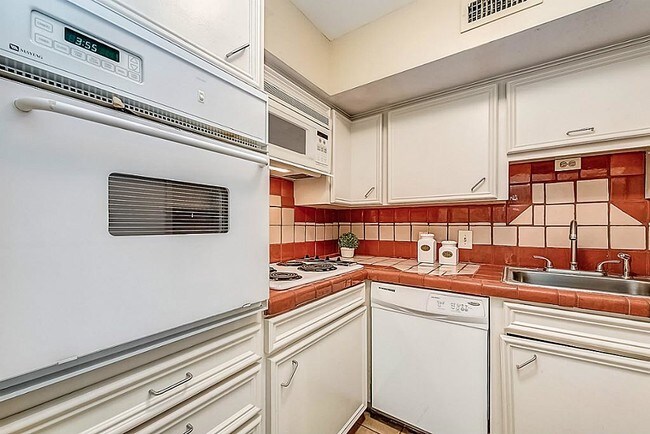 Building Photo - 5353 Institute Ln