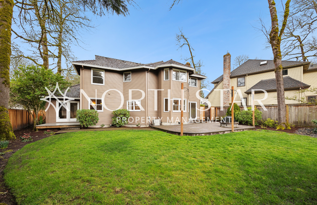 Building Photo - Classic Westlake Home