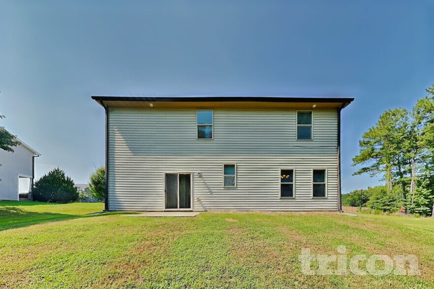 Building Photo - 1100 Silver Farm Rd
