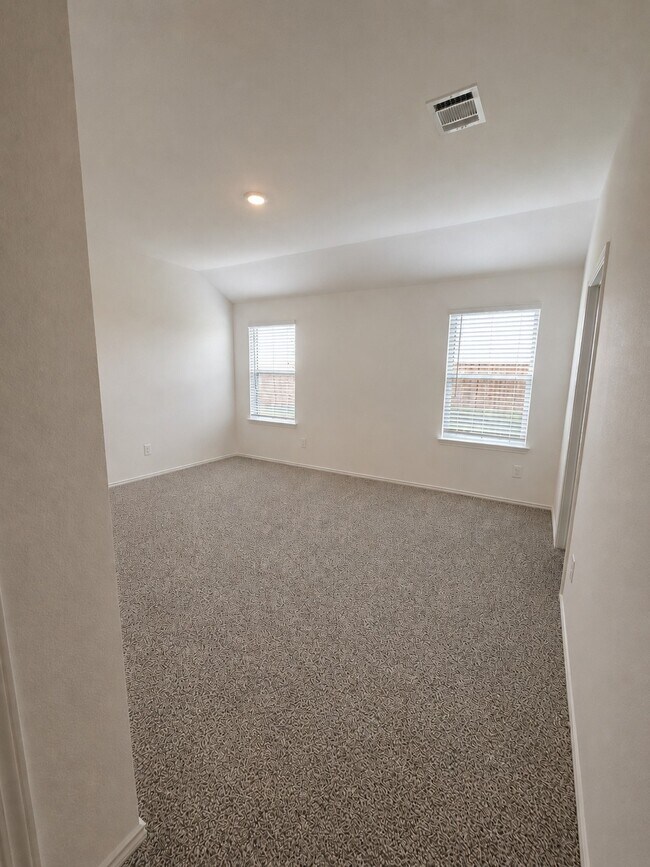 Building Photo - 3523 Turnpike Dr