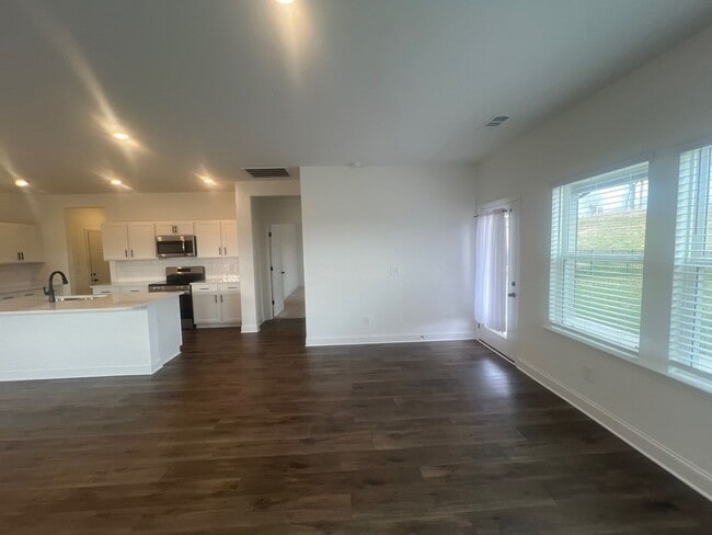 Building Photo - 312 Traywick Pl