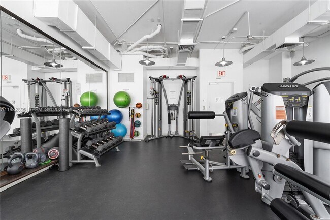 Building Photo - 10 SW South River Dr