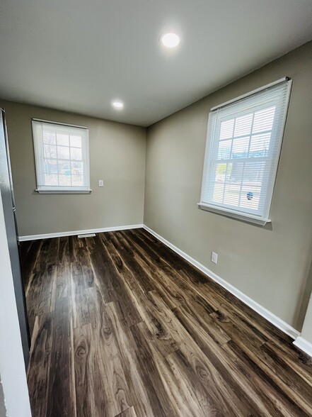 Dining area - 1610 Eastwood Ave