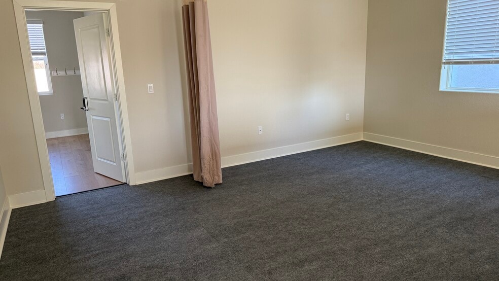 upstairs living room - 829 Bamboo Dr