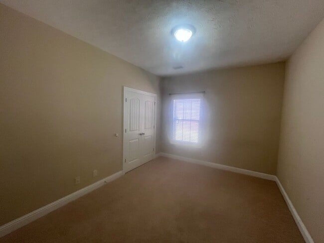 Building Photo - Great Location in Prattville