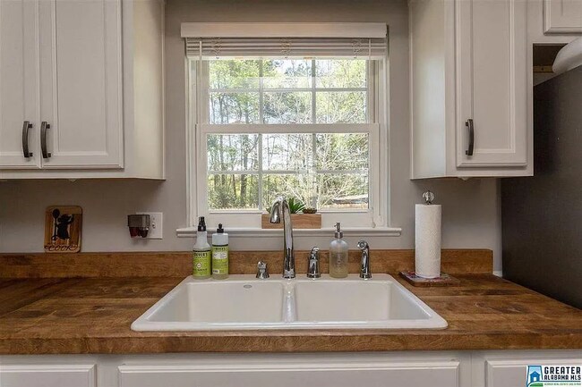 Building Photo - 707 Truss Ferry Rd