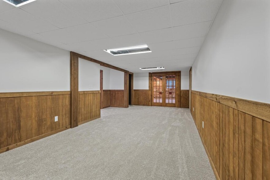 Building Photo - 833 Tyrol Ln