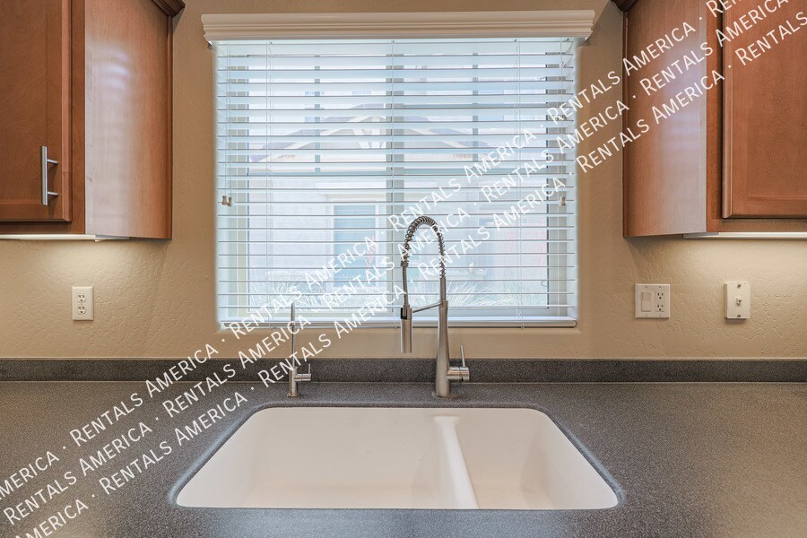 Building Photo - 2205 W Le Marche Ave