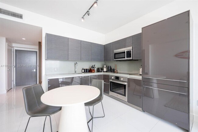 Building Photo - 1080 Brickell Ave