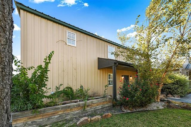 Building Photo - 633 Rose Garden Dr
