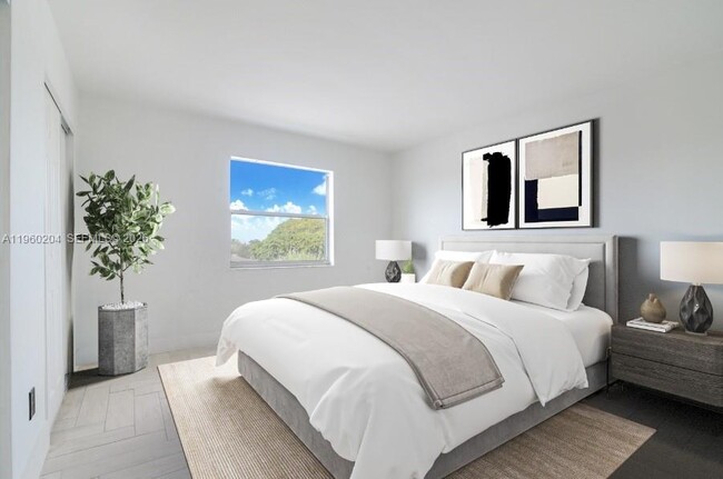 Building Photo - 12215 W Dixie Hwy