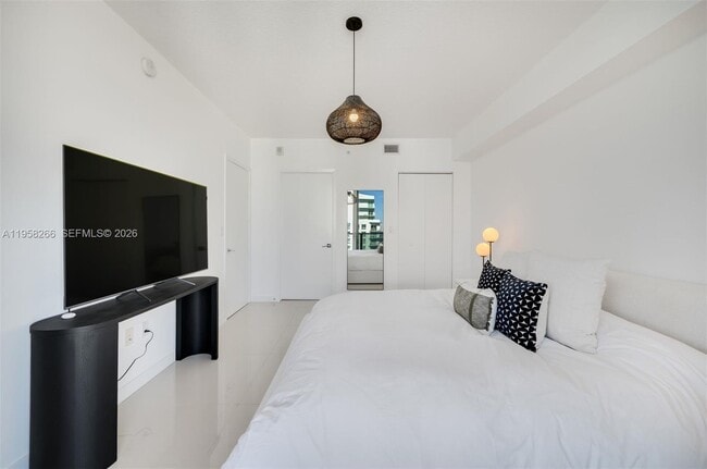 Building Photo - 488 NE 18th St