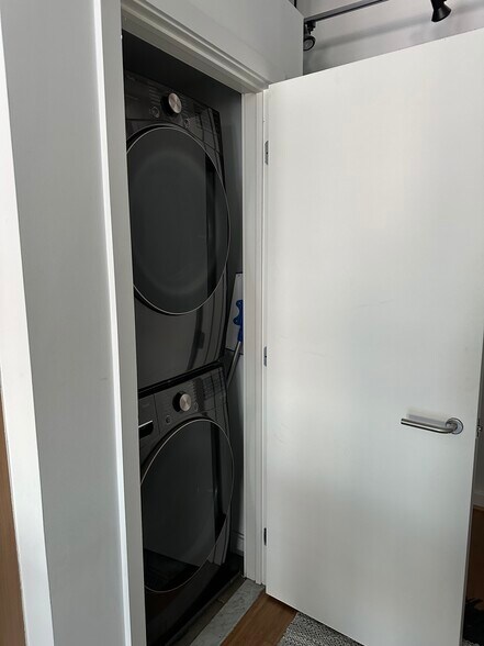 WiFi enabled large capacity washer and dryer - 1390 V St NW