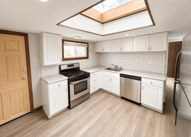 Building Photo - 2415 W Vermijo Ave