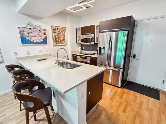 Building Photo - 333 NE 24th St