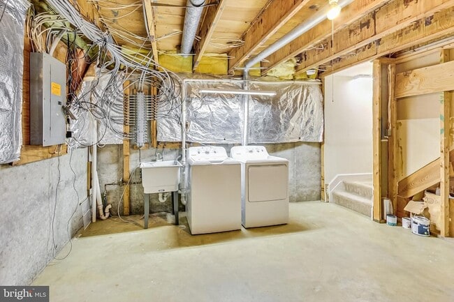 Building Photo - 6104 Cool Spring Terrace S